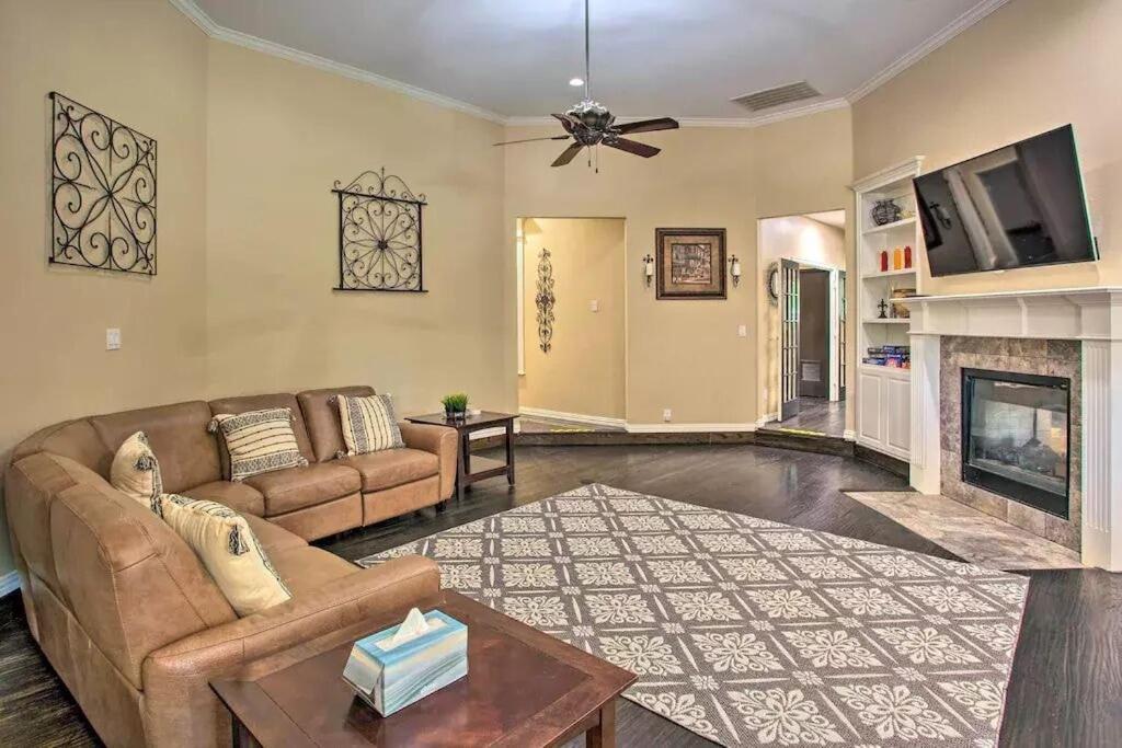 Heated Pool, Pool Table, Hot Tub, Home Theatre, Guest House, Basketball Court, Sleeps-20 Allen Εξωτερικό φωτογραφία