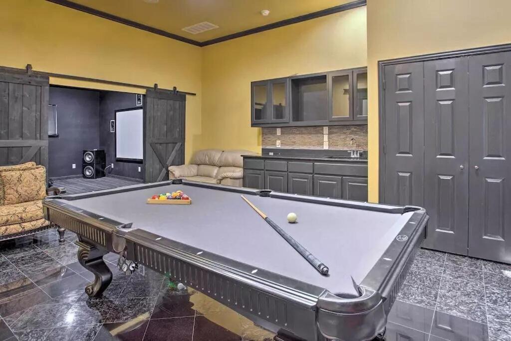 Heated Pool, Pool Table, Hot Tub, Home Theatre, Guest House, Basketball Court, Sleeps-20 Allen Εξωτερικό φωτογραφία