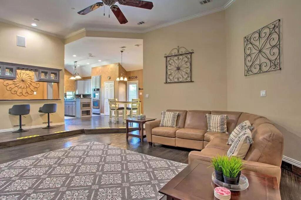 Heated Pool, Pool Table, Hot Tub, Home Theatre, Guest House, Basketball Court, Sleeps-20 Allen Εξωτερικό φωτογραφία